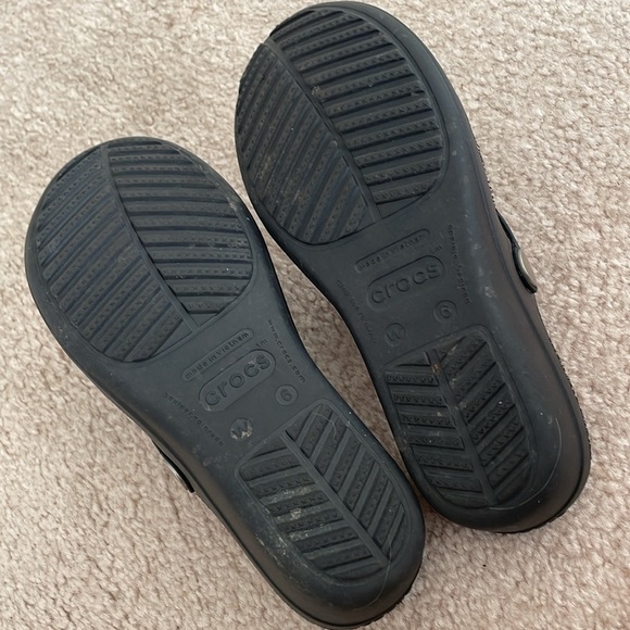 Crocs Women's Sanrah O-Ring Wedge Flip Black & Silver Thong Sandals size 6 - Picture 4 of 6